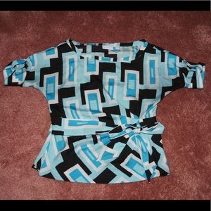 New York & Co. XS geometric 1/2 sleeve shirt